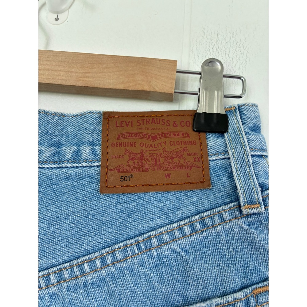 Levis Premium 501 High Rise Light Wash Distressed Denim Shorts Light Wash W24 - Picture 7 of 7